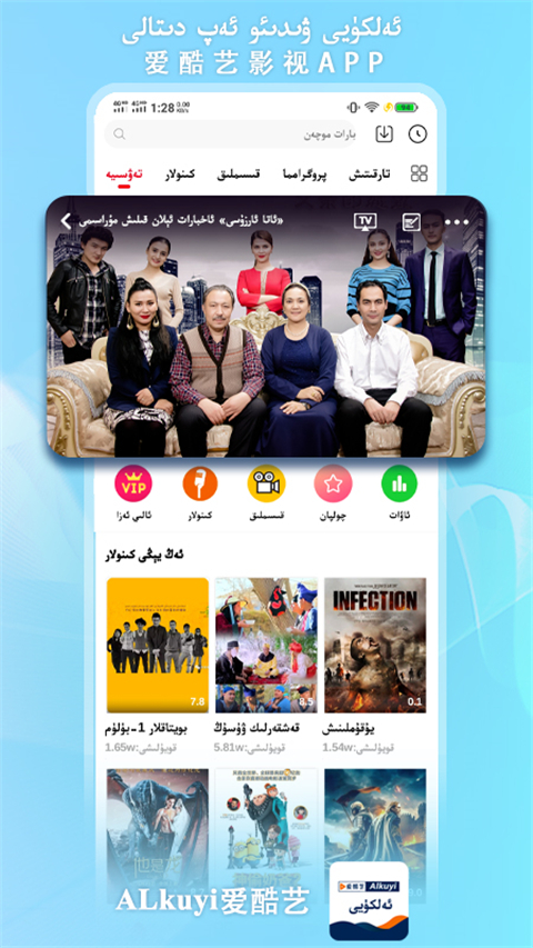 海浪拍打礁石溅起彩虹水雾的壁纸